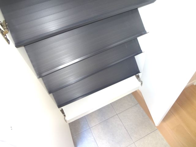 ����13