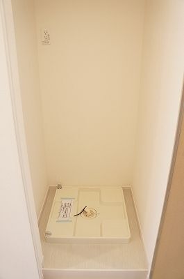 ����9