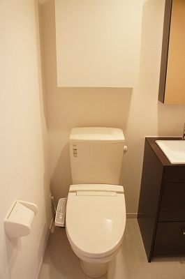 ����4