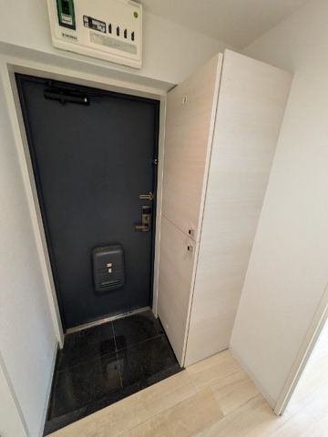 ����8