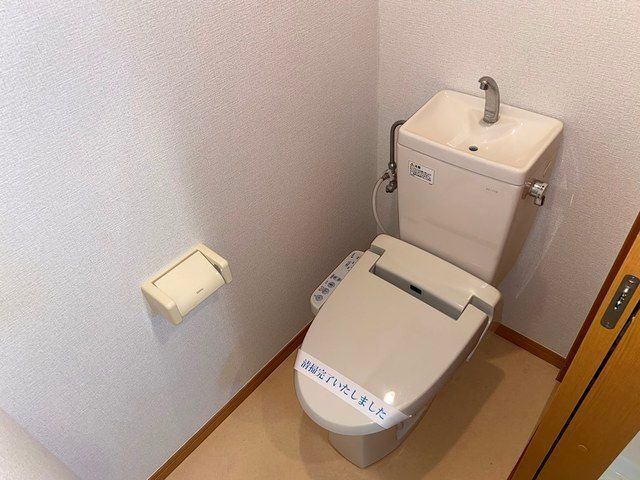 ����4