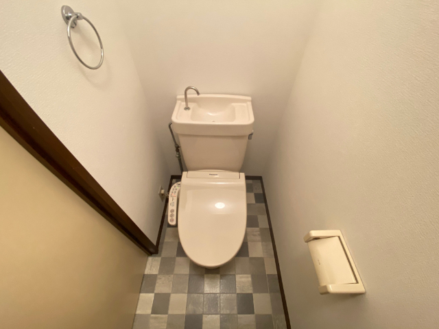����4