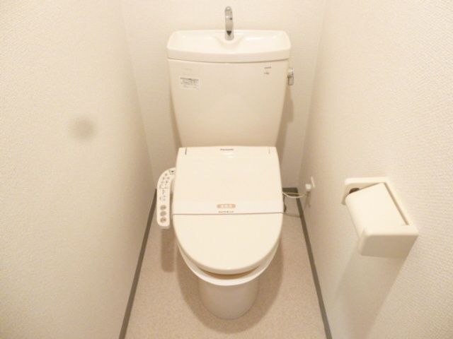 ����4
