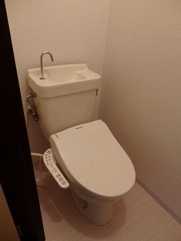 ����4