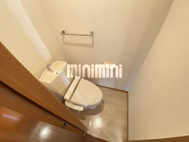����4