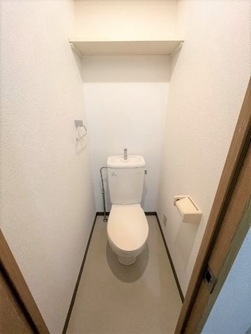 ����4
