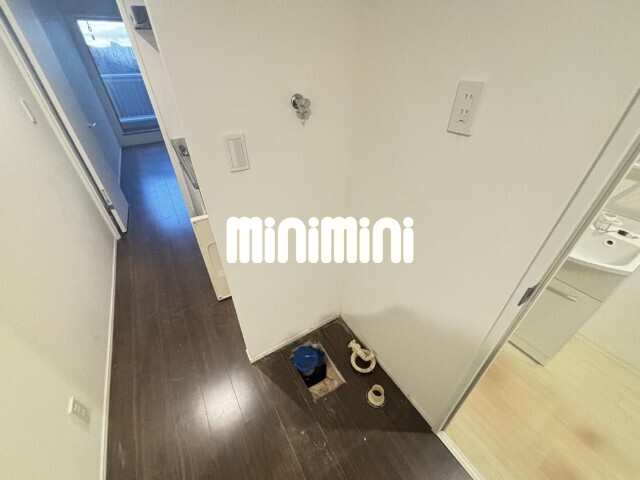����4