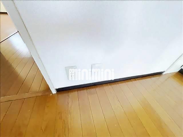 ����17