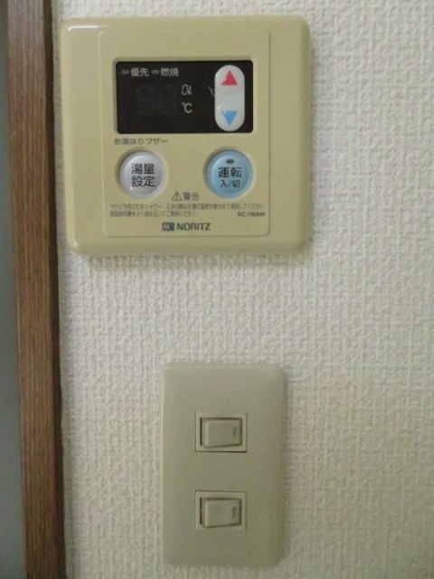 ����9