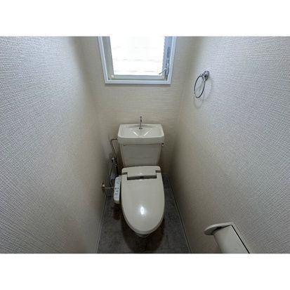 ����4