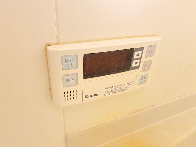 ����23