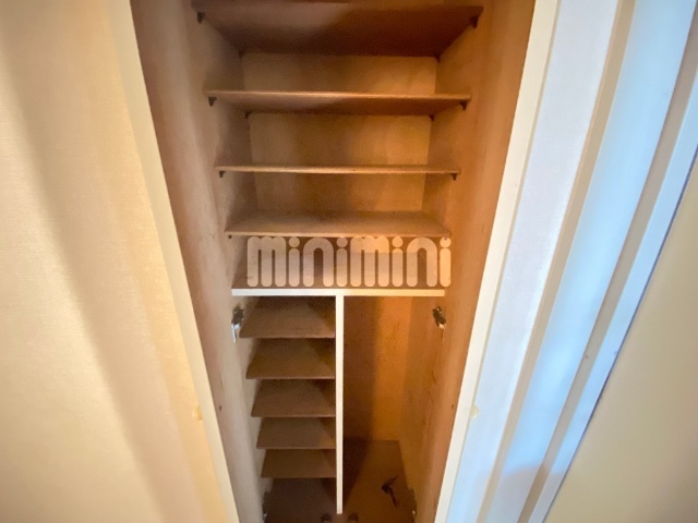 ����16