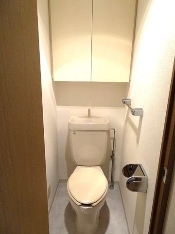 ����4