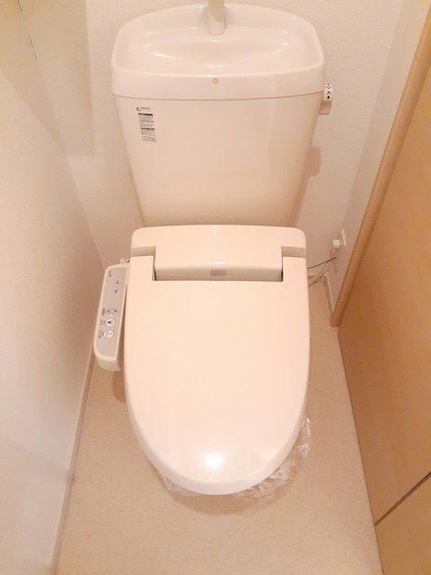 ����4