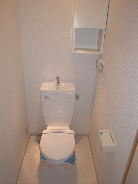����4