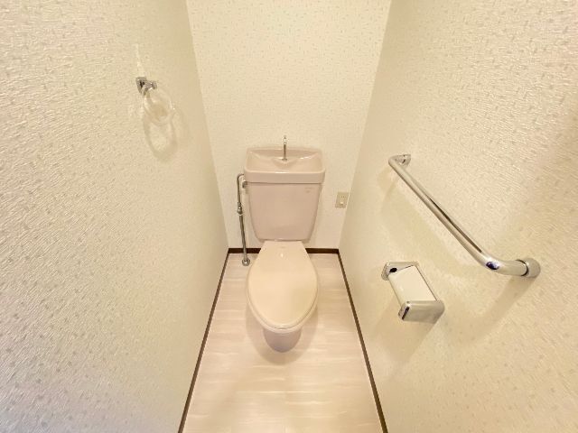 ����4