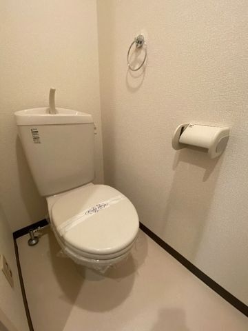 ����4