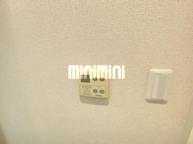 ����15