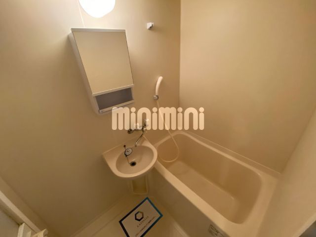 ����3