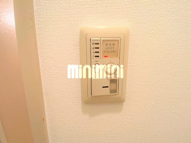 ����17