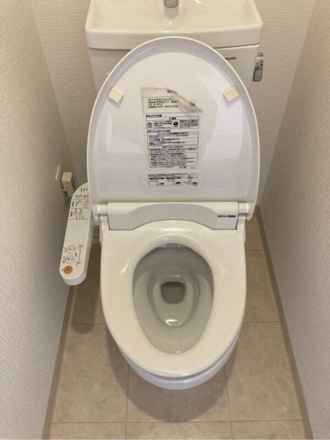 ����4