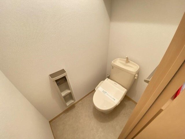 ����4