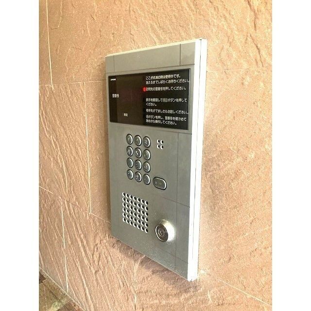 ����12