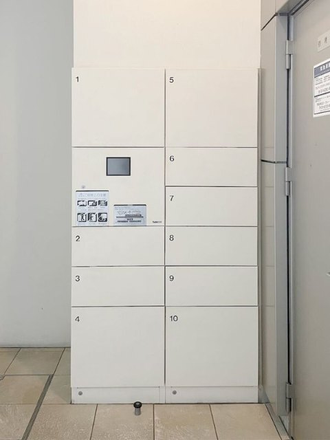 ����12