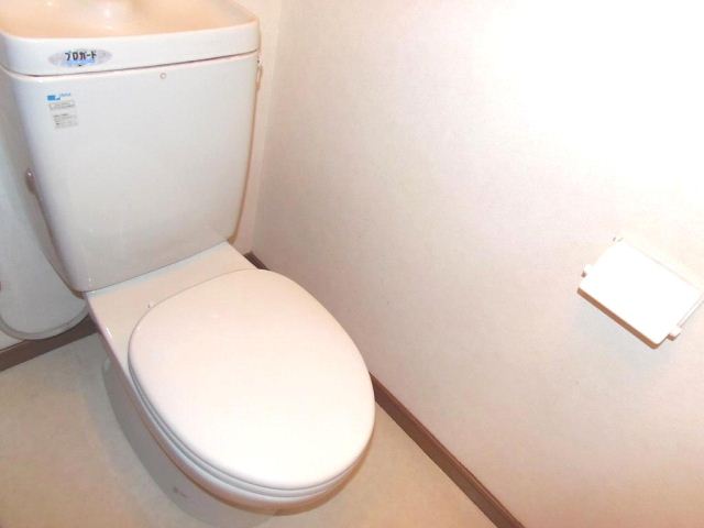 ����4