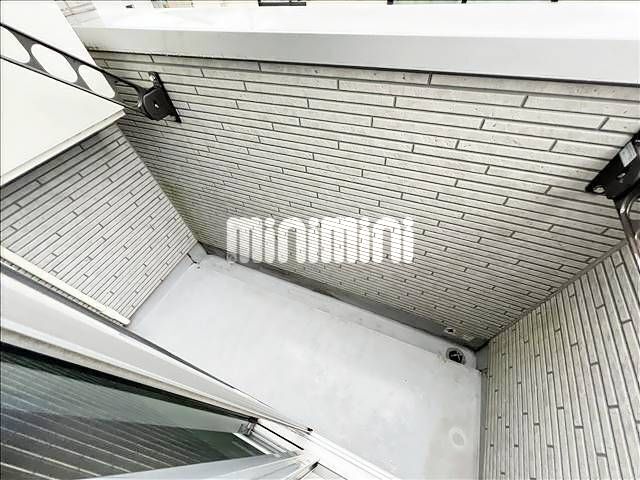 ����9