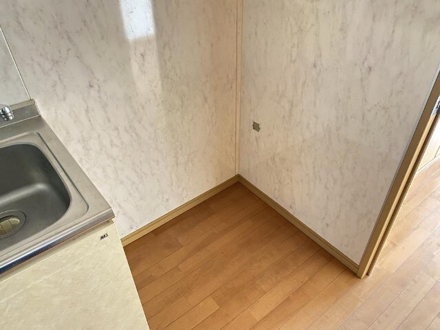 ����20