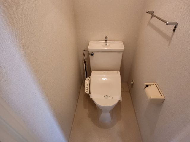 ����4