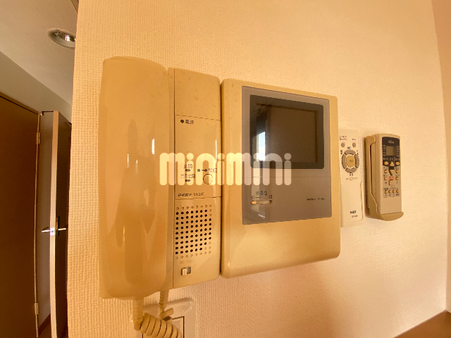 ����16