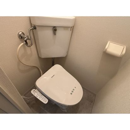 ����4
