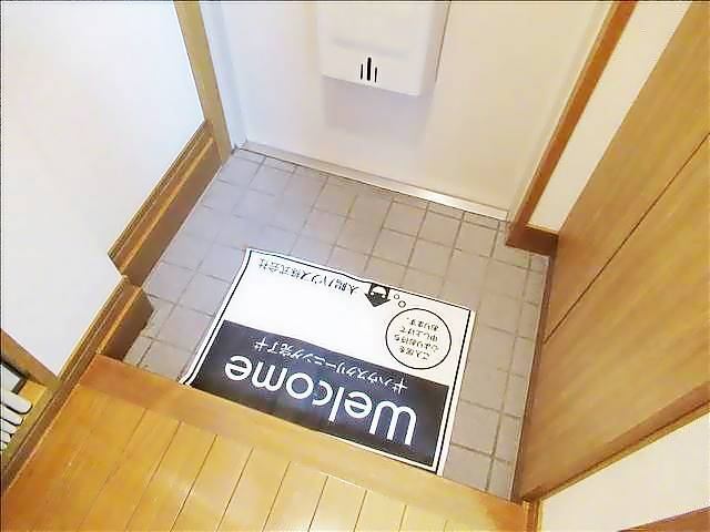 ����4
