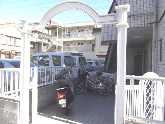 ����13