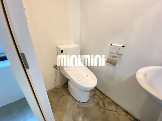 ����4