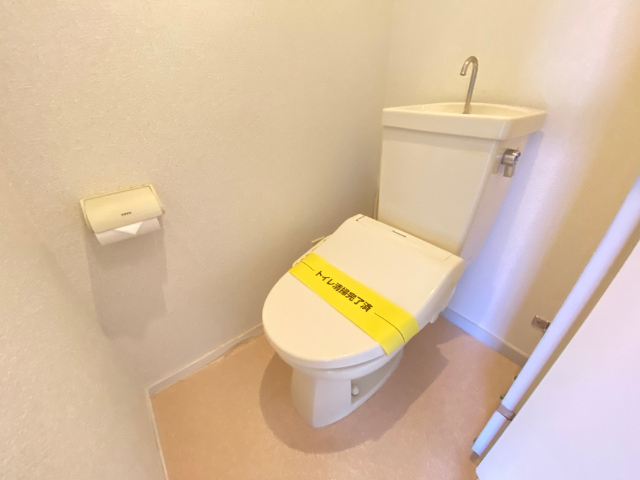 ����4