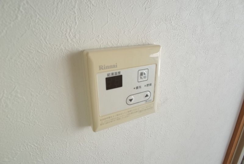 ����9