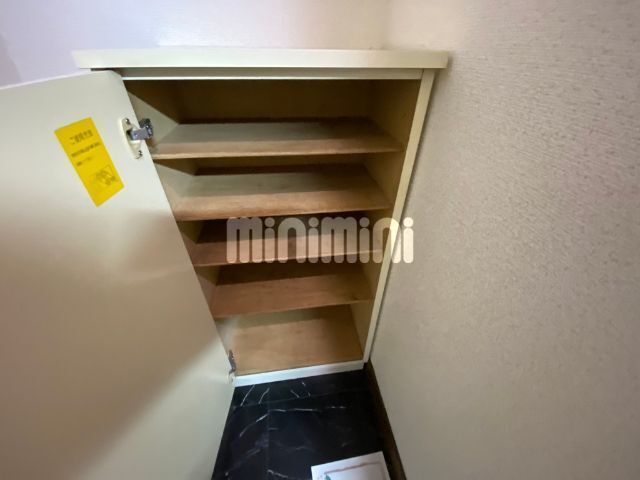 ����12