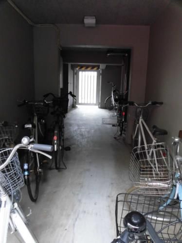 ����16