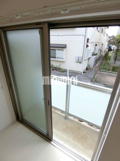 ����12