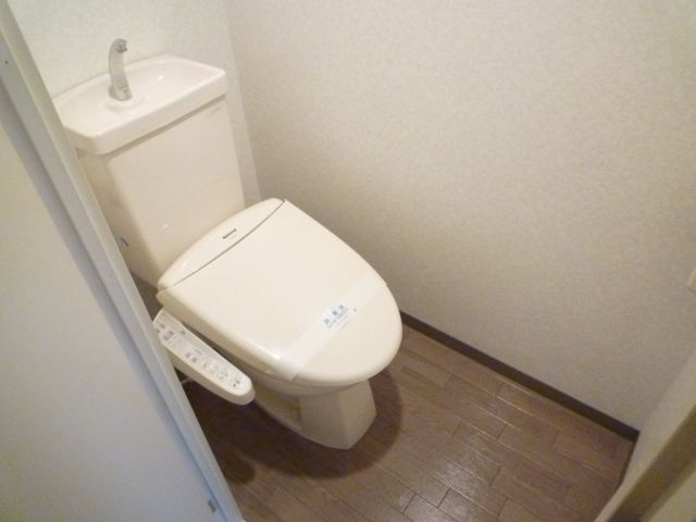 ����9