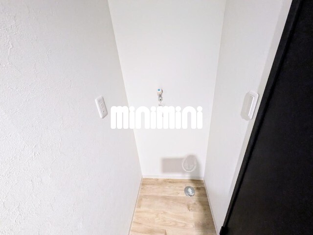 ����9