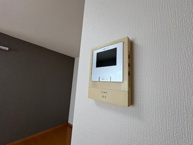 ����11