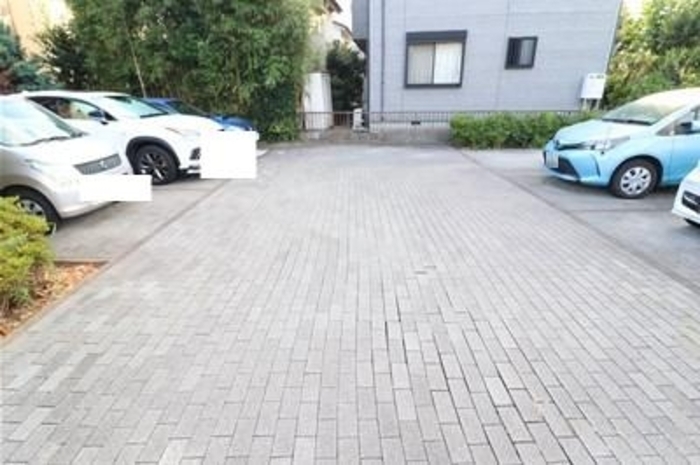 ����12
