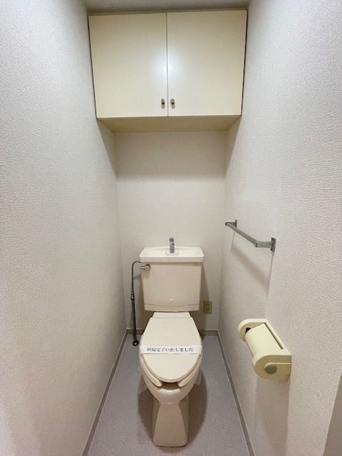 ����4