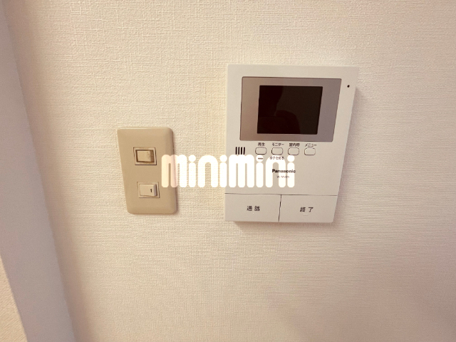 ����9