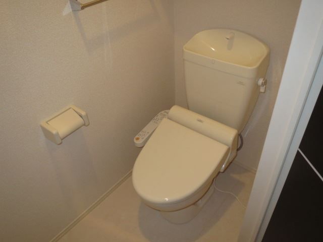 ����4