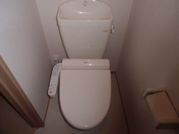 ����4